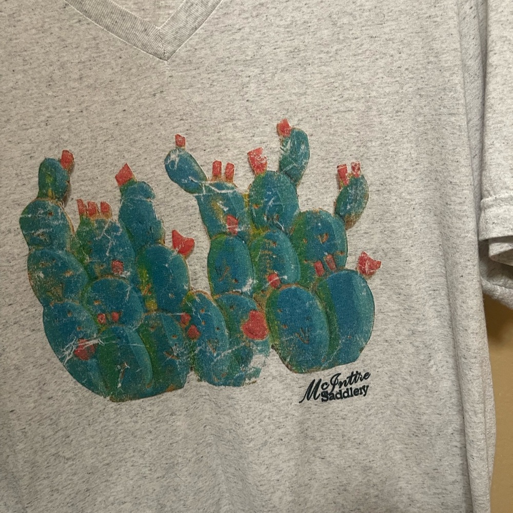 McIntire Saddlery sz Large cactus tshirt